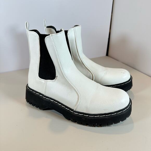 Sincerely Jules White Chunky Pull On Chelsea Hiippie Boots Size 7.5 - Picture 1 of 11